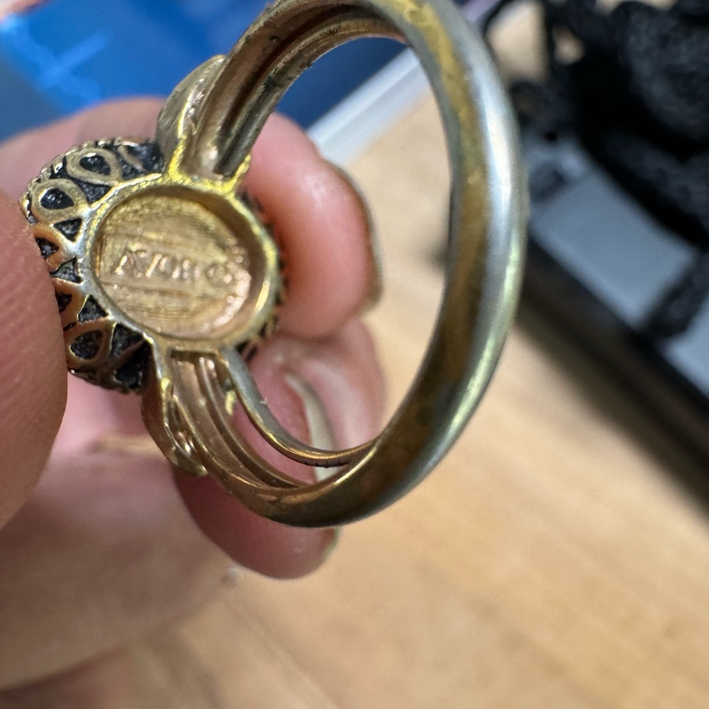 Vintage Avon Gold Ring with Black Stone - Picture 2 of 4